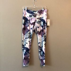 NWT - floral athletic leggings Old Navy sz L